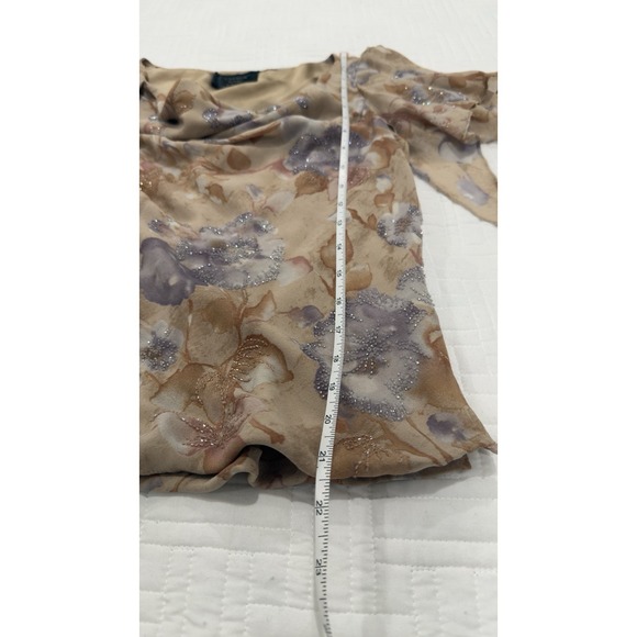 Carmen Marc Valvo silk floral beige draped blouse with beaded details size 12 - Picture 8 of 8